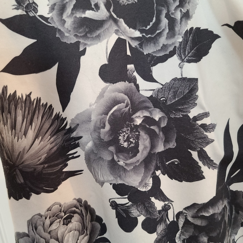 Lululemon floral tank, size 4 - Picture 3 of 4